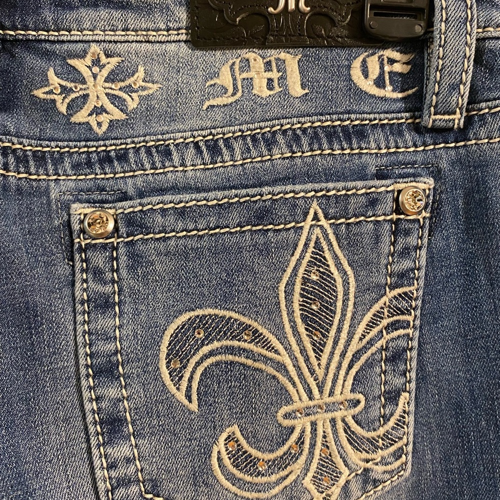 NWT Miss Me Low-Rise Boot Cut Jeans 32" Waist 30" Inseam Medium Wash Low‎ Rise - Picture 3 of 6